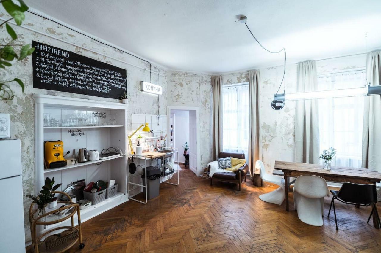 A Szoba Apartman 페치 외부 사진